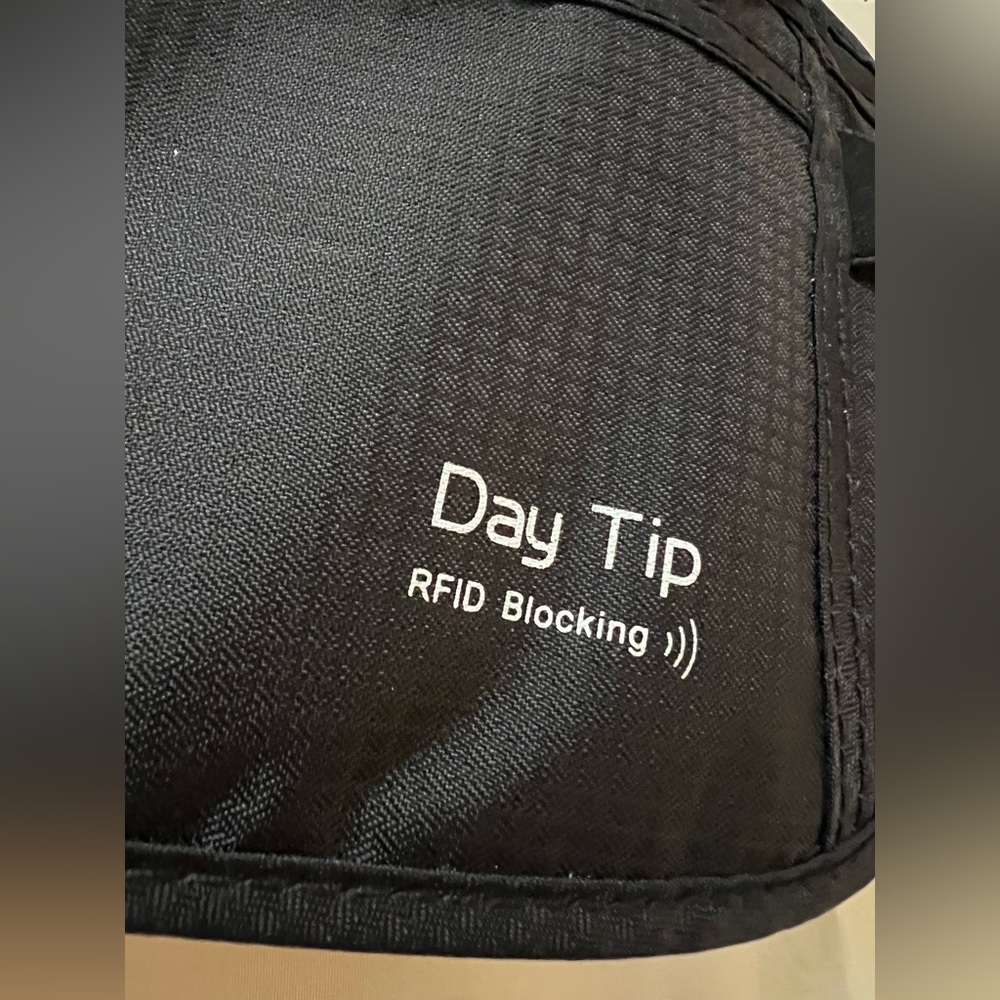 Black RFID Blocking Waist Bag - Picture 5 of 5